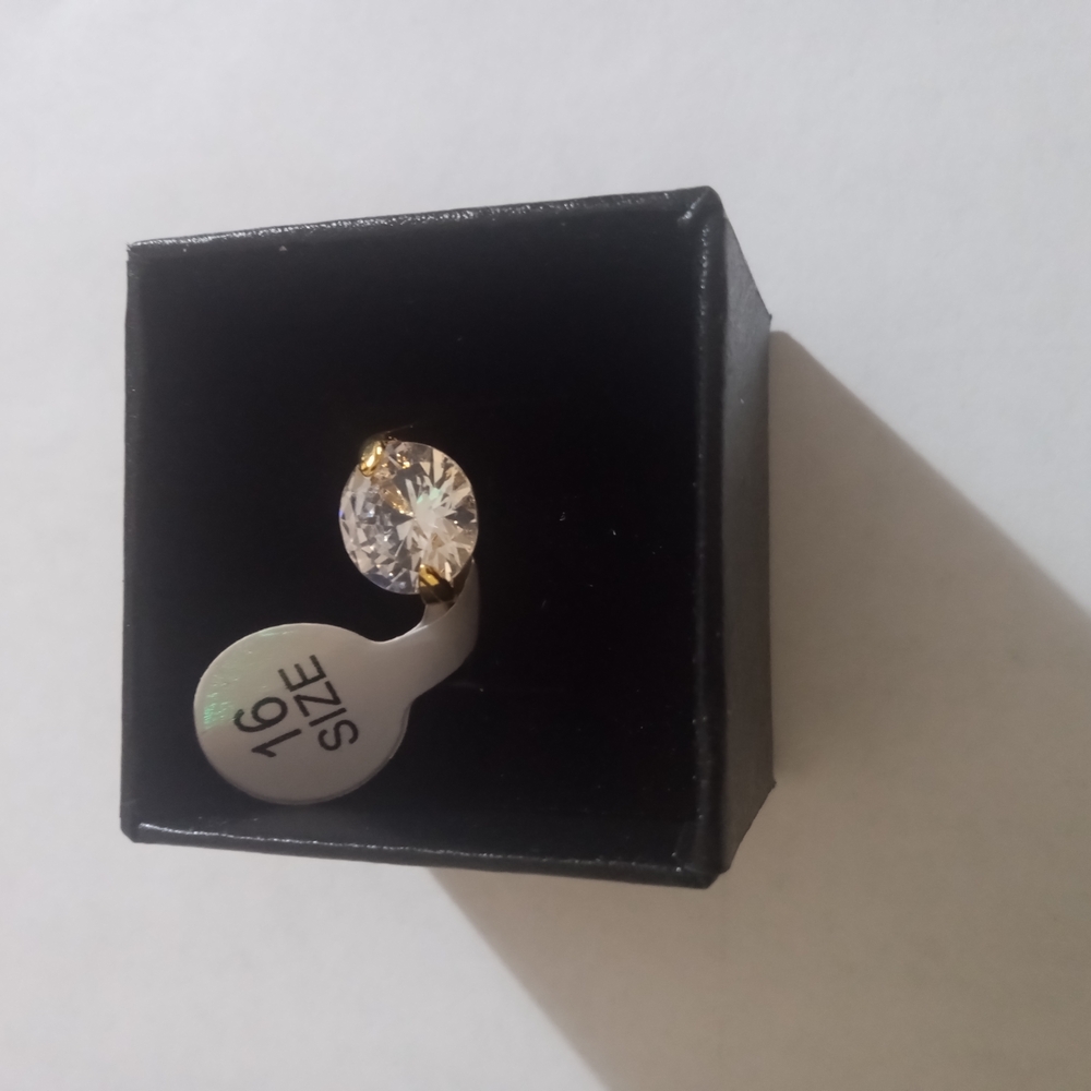 Elegant Gold-Tone Women's Ring